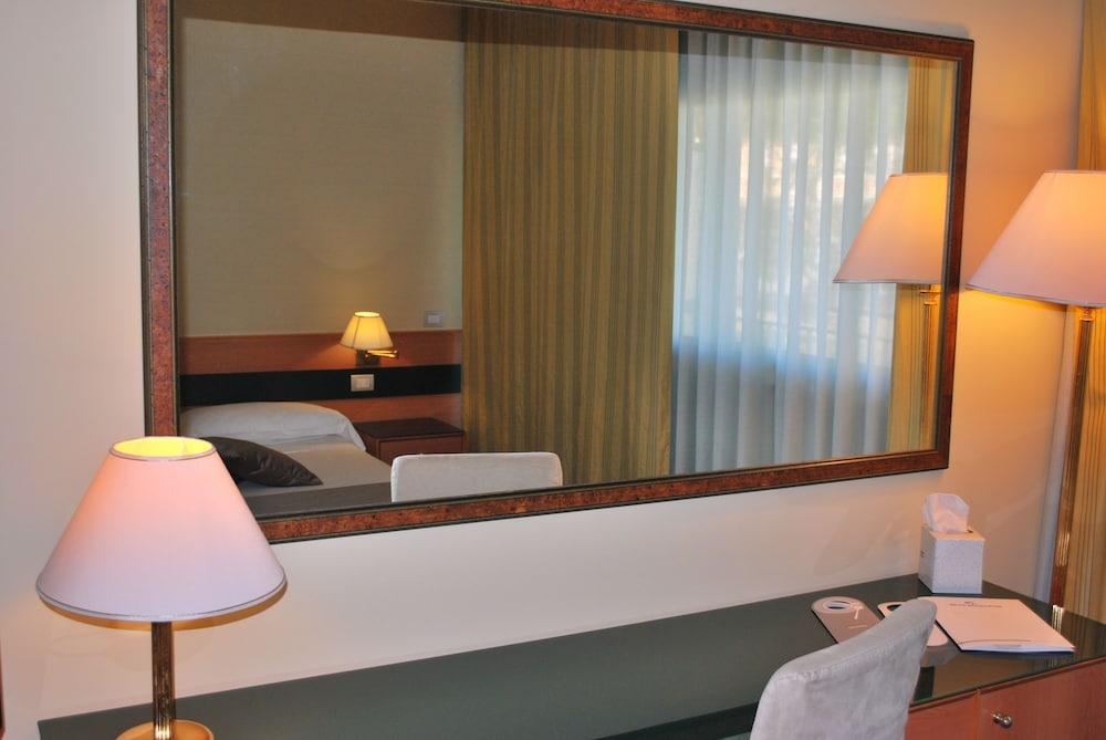 Bv Hotel Oly Рим Екстер'єр фото