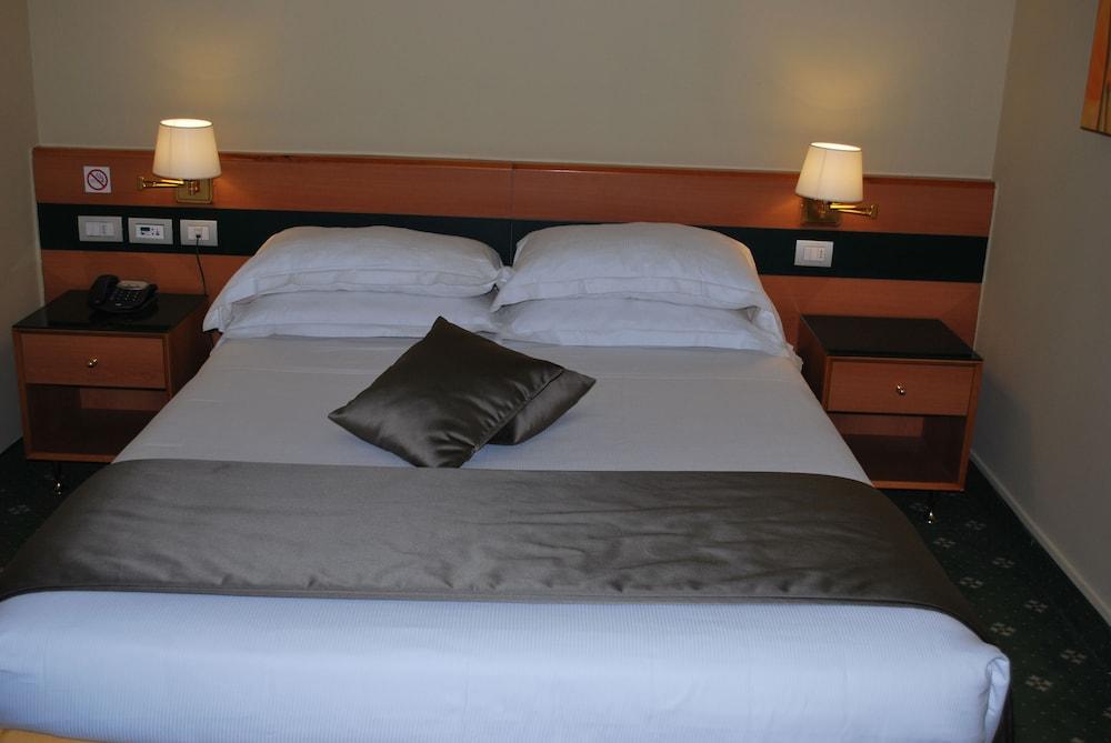 Bv Hotel Oly Рим Екстер'єр фото